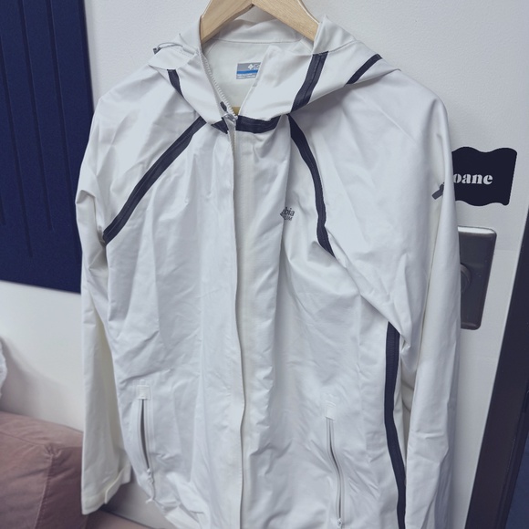 White Columbia Titanium Rain Training Jacket - Size Medium - Picture 1 of 3